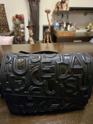 Τσάντα ώμου Desigual μαύρη με ιριδίζοντα χρώματα like new