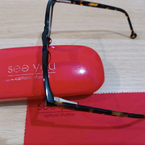 Escape Eyewear myopia glasses like new with case and cleaning cloth