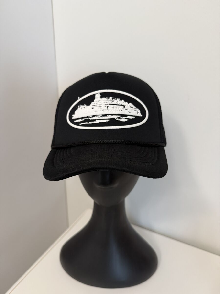 Corteiz Trucker Cap black with white… - € 45,00 - Vendora.cy