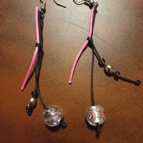 Handmade earrings with thread and beads like new, pink and black