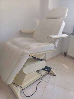 Aesthetic chair used, electric with pedal