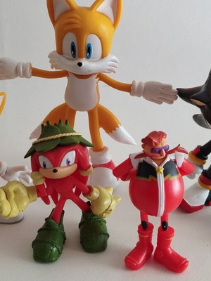 Sonik SEGA figures used, pack of 5