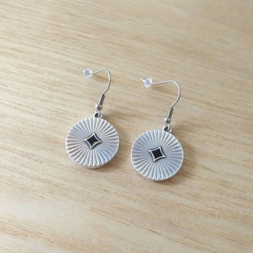 Boho earrings new with metal detail and steel hook