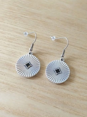 Boho earrings new with metal detail and steel hook