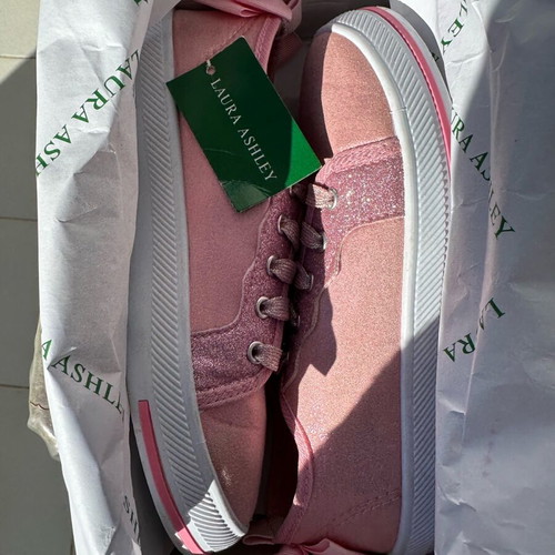 Laura Ashley girls canvas sneakers like new, size 32, pink
