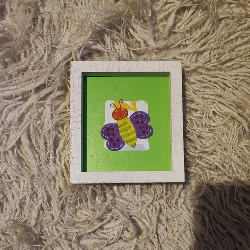 Small frames like new with butterfly design, set of two