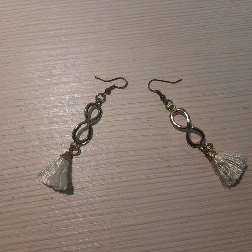 Earrings new with infinity shape, faux bijoux