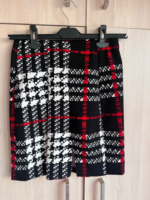 Shein Curve Skirt new with small side slit, elastic fit