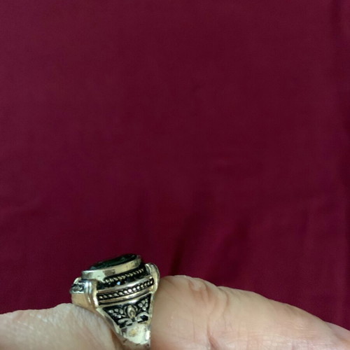 Vintage rings with green and burgundy stones like new