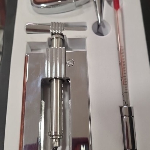 Wine accessory set with wood new