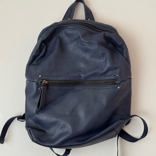 Leather backpack like new, blue