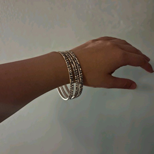 Set of black and white bracelets like new