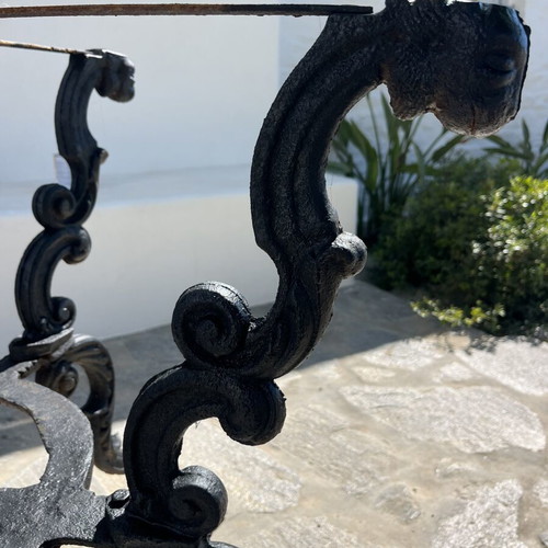 Marble table with cast iron base like new, 1930-1950