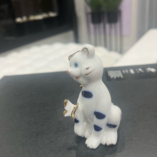 Ceramic cat miniature like new
