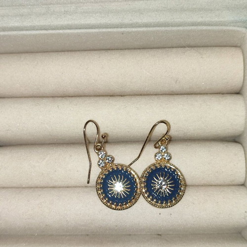 Earrings like new, set with 1 pair and 2 single dangle earrings