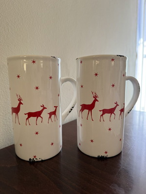 Set of 2 ceramic mugs with deer and stars like new