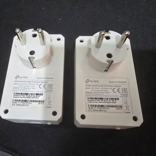 TP-LINK TL-PA4010P v1 Powerline with Passthrough Socket and Ethernet Port used