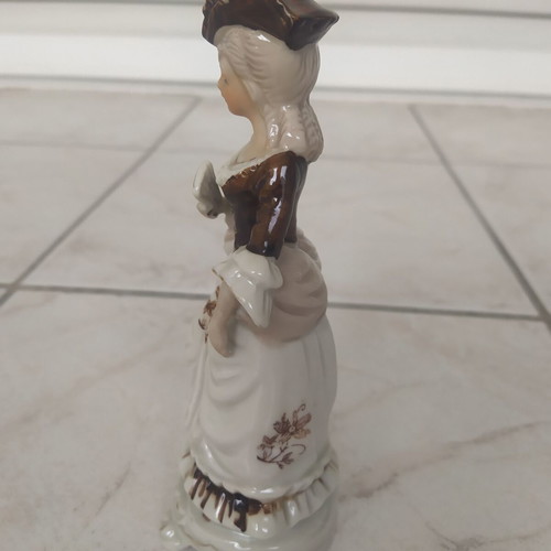 Vintage figurine girl 19 cm like new