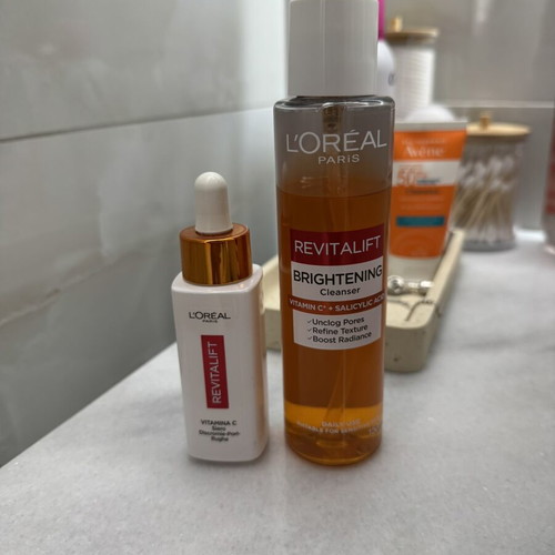 L’Oréal Cleanser and Serum with Vitamin C and Salicylic Acid like new