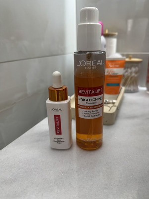 L’Oréal Cleanser and Serum with Vitamin C and Salicylic Acid like new