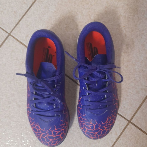 Skechers SKX 01 Academy Juniors football shoes size 32 like new purple with studs