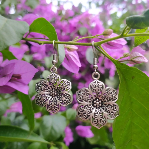 Dangling earrings used