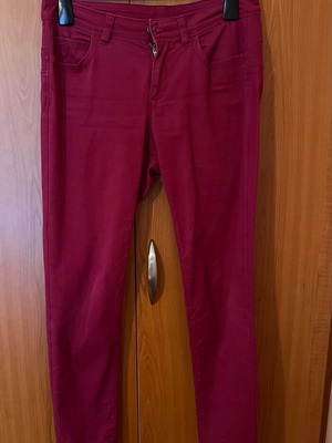 Βαμβακερό παντελόνι Benetton σαν καινούργιο, μπορντό, μέγεθος M