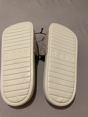 DKNY pool slides new, size EU 37