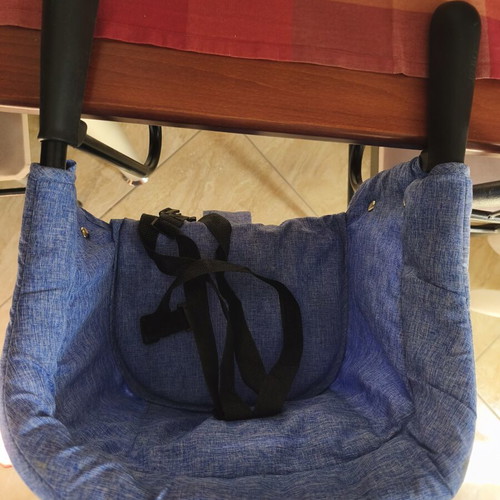 Folding Baby High Chair like new, adjustable for tables