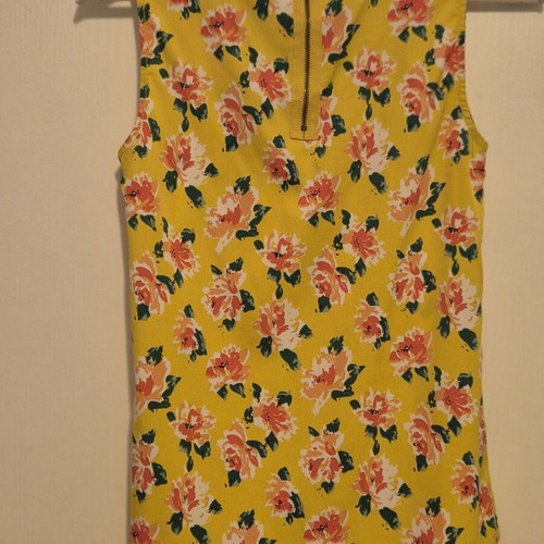 Sfera sleeveless top like new, floral pattern with studs