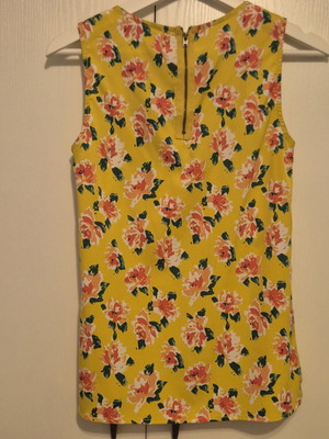 Sfera sleeveless top like new, floral pattern with studs