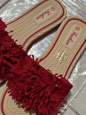 Flip flops and earrings set new