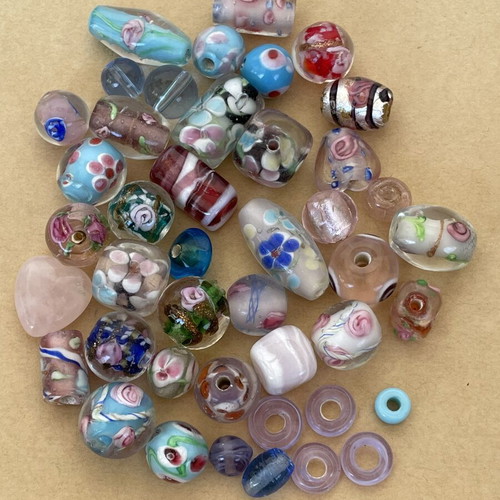 Glass beads pack, assorted sizes and colors