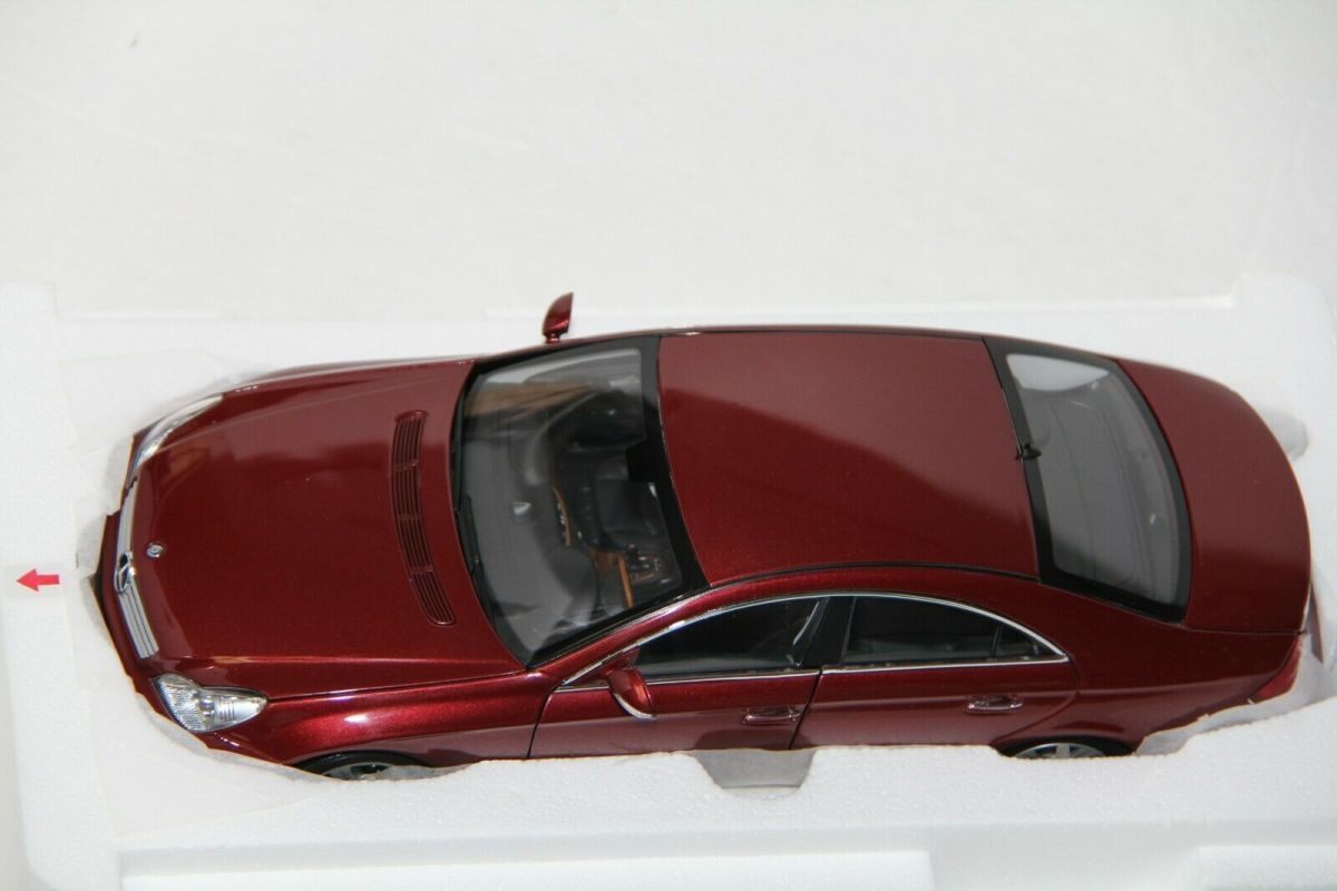 Mercedes Benz CLS 1:18 Red Kyosho… - € 290,00 - Vendora.cy