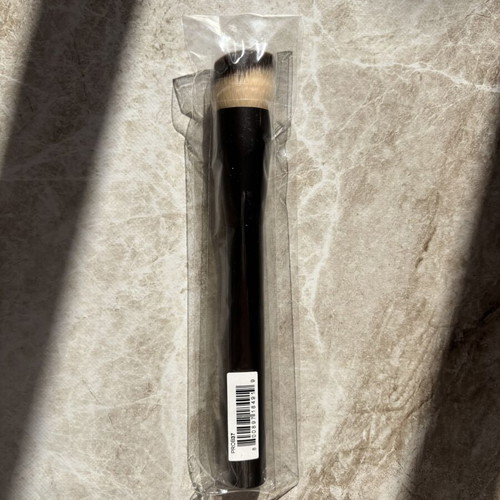 Nyx Csws Foundation Brush new, authentic