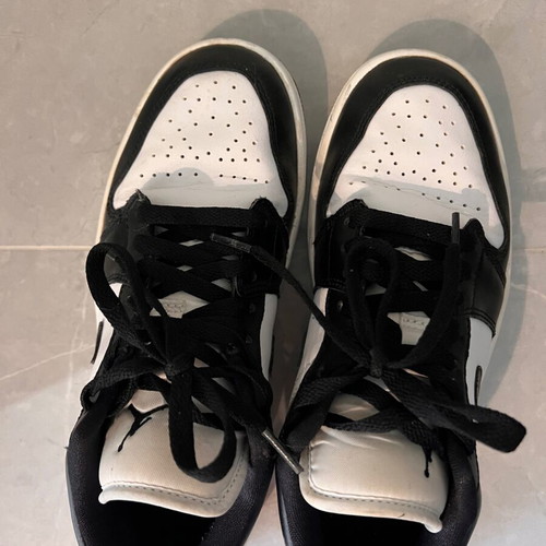 Nike Jordan athletic shoes used, size 39, black and white