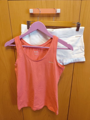 Reebok sleeveless top and shorts set new, white and pink