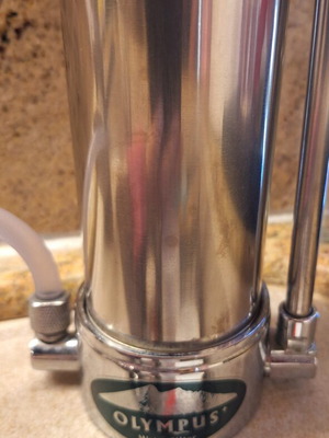 Olympus countertop water filter like new