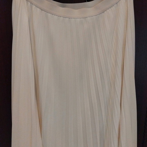 Pleated skirt ecru like new with elastic waist, length 91 cm