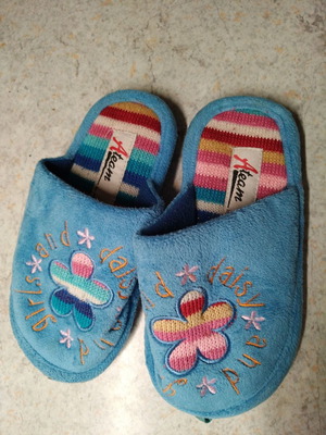 Παντοφλάκια νούμερο 28 σαν καινούργια