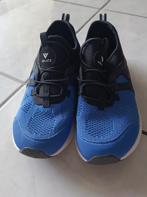 Athletic shoes like new, size 37, black and blue