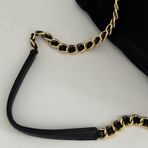 Vintage Prada shoulder bag in excellent condition, black