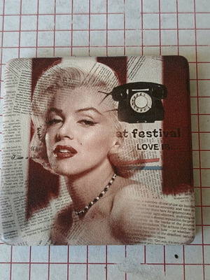 Compact mirror with Marilyn Monroe image like new, 2 mirror surfaces
