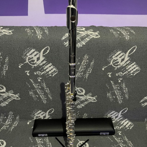 Yamaha YFL-372H flute like new with accessories