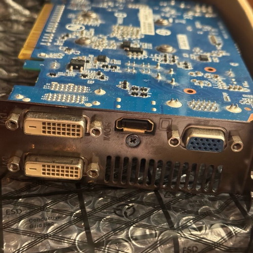 VGA Gigabyte NVIDIA GeForce GT740 OC GV-N740D5OC-1GI 1GB DDR5 PCI-E like new