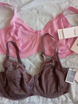 Triumph minimizer bra EU 80F and Chantelle bra EU 75E, new with tags