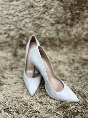 Mourtzi suede gray pumps size 37 like new