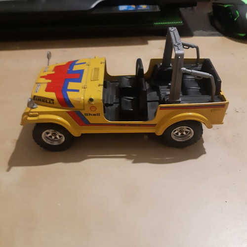 Jeep CJ-7 / Wrangler American Off Road 1:24 scale model by Bburago