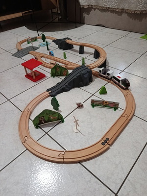 Wooden battery-powered train set like new