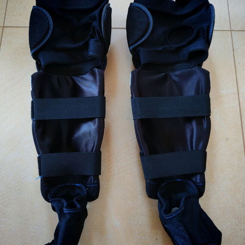 Bauer protective gear for knees and shins like new, Medium 28-30cm